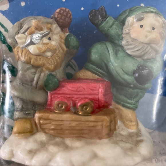 1992 Fabri-Centers of America Christmas Gnome Elf Toy Making Santa Village 26378 - Picture 2 of 6